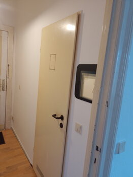 Türen und Türrahmen vor der Renovierung in Berlin Foto der Türen und Türrahmen vor der Renovierung in Berlin
